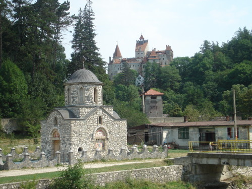 southern approach to Bran Castle