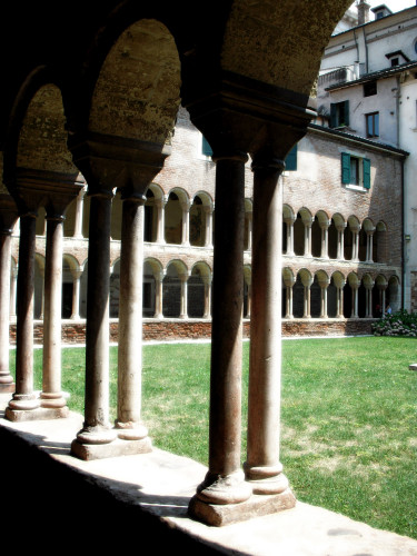 cloître de la cathédrale de Verona